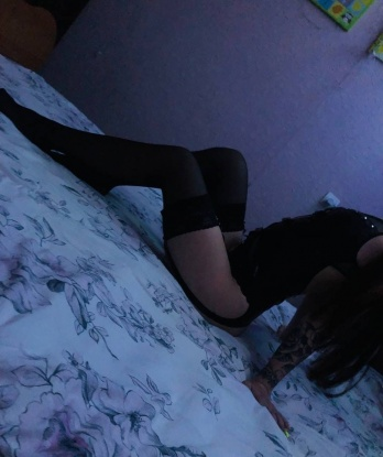 Я - креативная нежность в одном флаконе, опытная индивидуалка, которая знает, как сделать вечер незабываемым. Погрузись со мной в мир наслаждений, где твои фантазии превратятся в реальность. 🔥
Моя страсть безгранична, и я готова исполнить самые сокровенные желания. У меня есть множество услуг, чтобы настроиться на нужный ритм. От расслабляющего массажа, чтобы освободиться от стресса, до бурной ночи с разнообразными позами и играми. Ты можешь быть уверен, что никто не сможет удовлетворить тебя, как я. 💋
Я живу в Москве, городе страсти и возможностей. Знаменитый мегаполис Москва всегда готов подарить вам яркие моменты и незабываемые воспоминания. Я знаю его наизусть и готова показать тебе его самые скрытые уголки. 🌆
Мои клиенты говорят, что я - истинная воплощение женской красоты и страсти. Мои фото говорят самыми лестными словами, способными растопить твое сердце. Но не просто ты должен поверить мне на слово, я предлагаю тебе ознакомиться с моими положительными отзывами. Один взгляд на них, и ты поймешь, насколько я искренне стремлюсь доставить тебе удовольствие. 💕
Готов погрузиться со мной в мир вожделения и страсти? Жду твоего звонка. 😉 7305, 19 лет