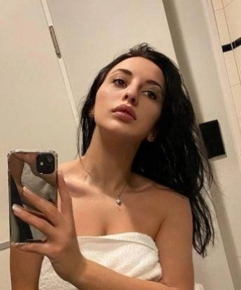 Живу в Москве, и моя страсть к удовольствию не знает границ. Со мной ты окунешься в мир наслаждения, испытывая незабываемые эмоции. Мои услуги включают классический и эротический массаж, ролевые игры, фетиш и многое другое.
🔥 Разнообразие моих возможностей удовлетворит самых изысканных клиентов. Мои фото говорят сами за себя – обольстительная фигура, соблазнительные губы и загадочный взгляд. Удовлетворение твоих желаний – моя главная цель.
🌟 Мои клиенты всегда оставляют положительные отзывы обо мне, отмечая мое профессионализм, чуткое отношение и безупречный сервис. Я создам атмосферу комфорта и уюта, чтобы ты смог расслабиться и насладиться каждой минутой нашего встречи.
✉️ Оставь заявку на встречу со мной – я сделаю твои фантазии реальностью, подарю тебе незабываемые ощущения. Жду тебя в Москве, чтобы воплотить все твои мечты в жизнь. 💋 8629, 25 лет